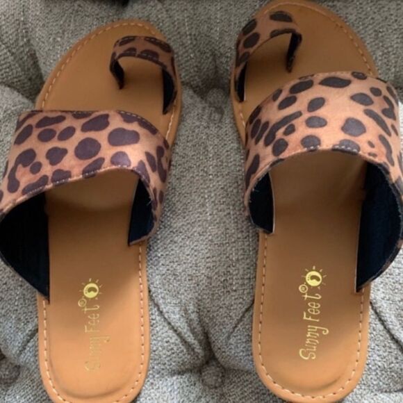 Leopard  Toe  Sandals - Picture 6 of 14